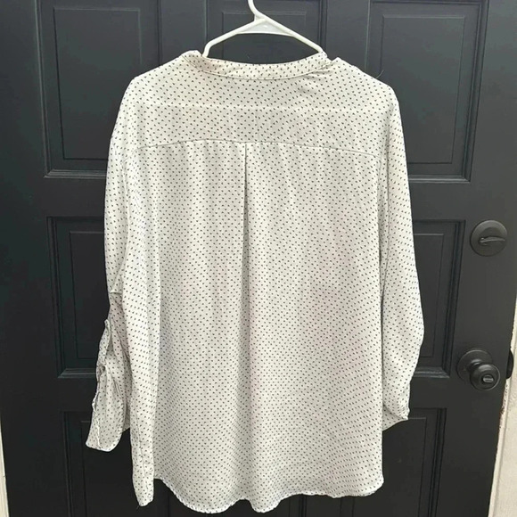 5/$25 Plus Size Blouse - Picture 8 of 10